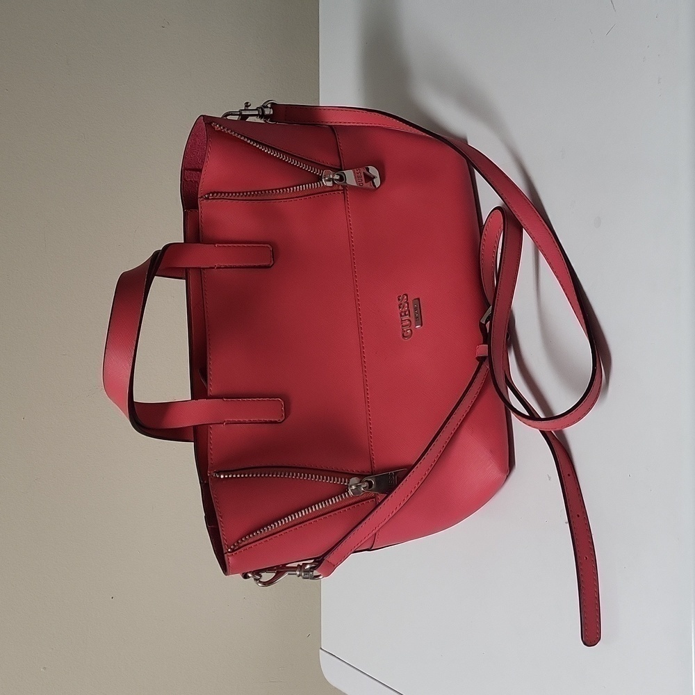 GUESS handbag/cross body bag in Coral color